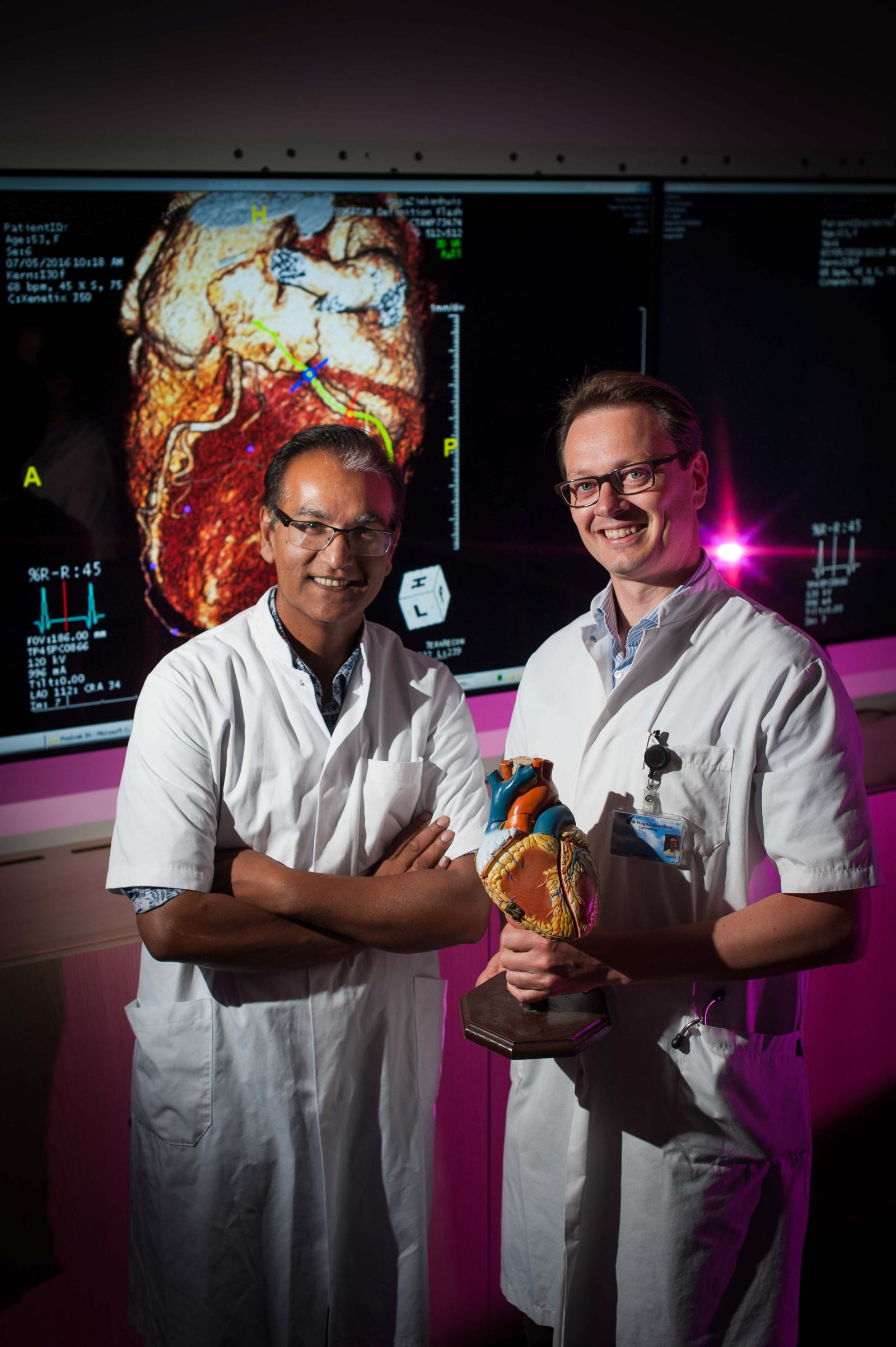 Cardioloog Ivo van der Bilt en Physician Assistant io Suresh Ghoerbien van het HagaZiekenhuis
